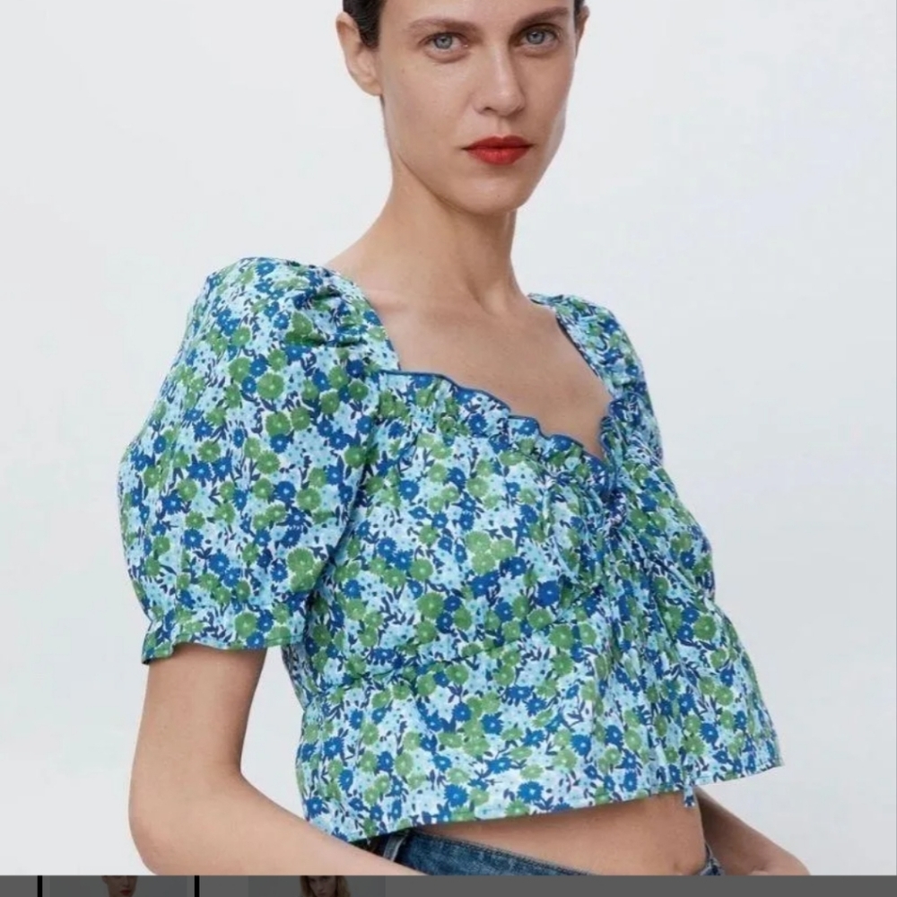 Zara dainty ditsy floral puff sleeve Milkmaid crop. Blue, green, purple. Small - Picture 3 of 16